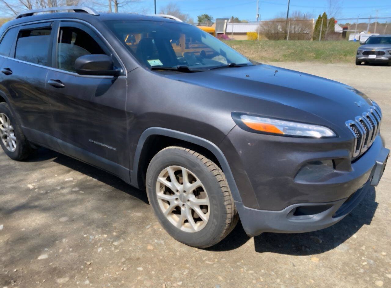 Used 2015 Jeep Cherokee Latitude w/ Cold Weather Group AWD/4WD image 3