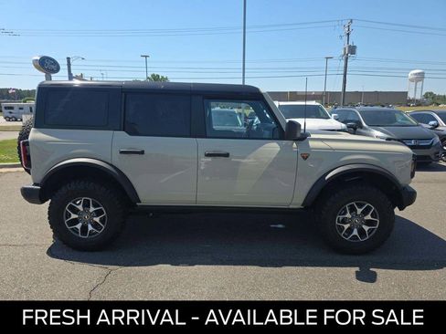 Used 2025 Ford Bronco Badlands AWD/4WD image 2