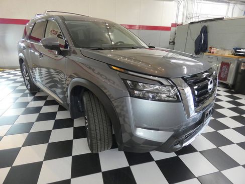 Used 2025 Nissan Pathfinder Platinum w/ Cargo Package FWD image 2