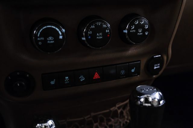 Used 2015 Jeep Wrangler Unlimited Sahara w/ Connectivity Group AWD/4WD image 26