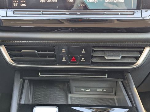 Used 2024 Volkswagen Atlas SE image 25