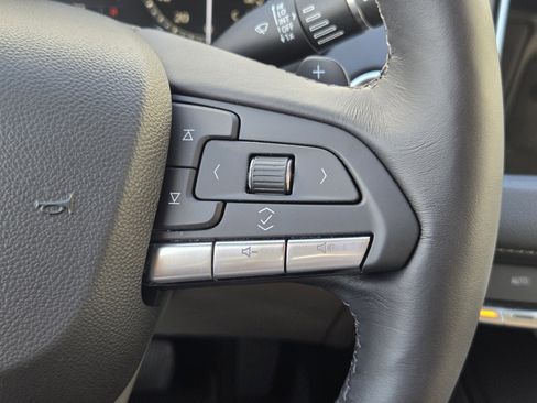 Used 2022 Cadillac XT4 Luxury w/ Cold Weather Package image 31