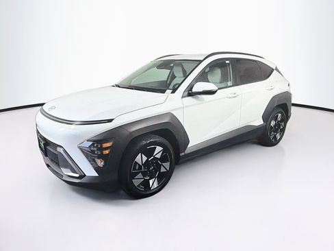 Used 2025 Hyundai Kona SEL FWD image 3