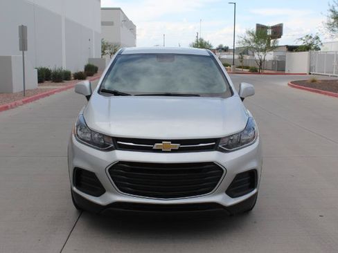 Used 2022 Chevrolet Trax LS w/ Tint and Cruise Package FWD image 2