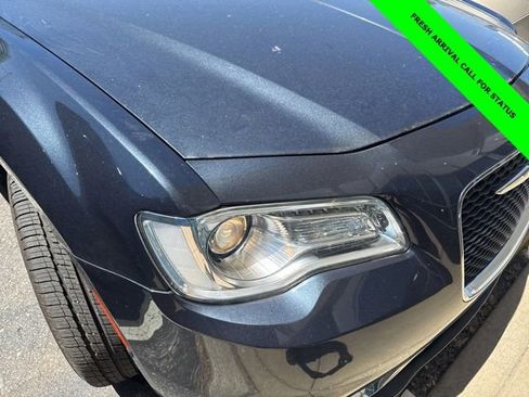 Used 2018 Chrysler 300 Touring L AWD/4WD image 4