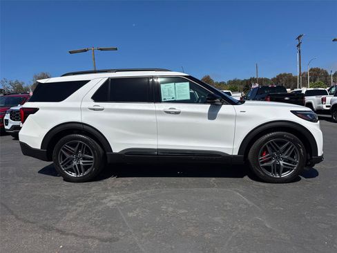 Used 2025 Ford Explorer ST-Line w/ Premium Package RWD image 7