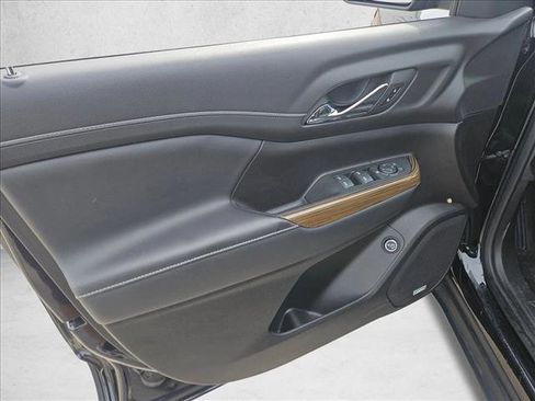 Used 2023 GMC Acadia SLE w/ Driver Convenience Package image 13