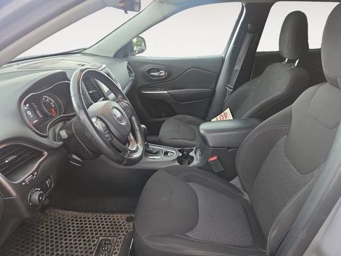 Used 2019 Jeep Cherokee Latitude w/ Cold Weather Group AWD/4WD image 9