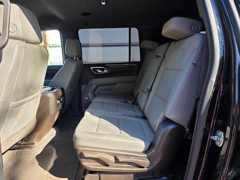 Used 2021 Chevrolet Suburban LT image 28