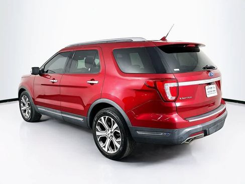 Used 2019 Ford Explorer Limited w/ Limited Luxury Package FWD image 4
