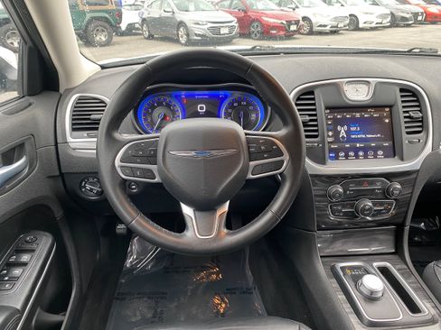 Used 2021 Chrysler 300 Touring L AWD/4WD image 14