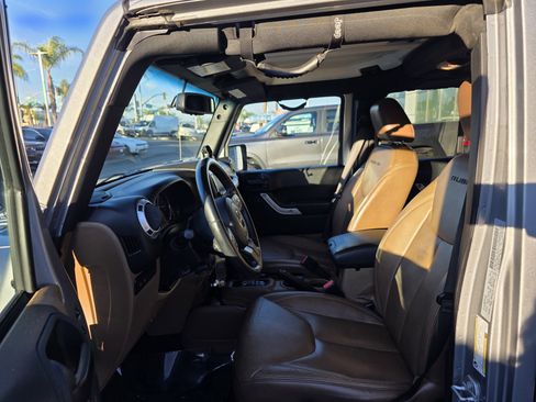 Used 2017 Jeep Wrangler Unlimited Rubicon w/ Connectivity Group image 17