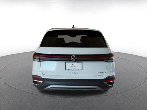 Used 2025 Volkswagen Taos SE image 12
