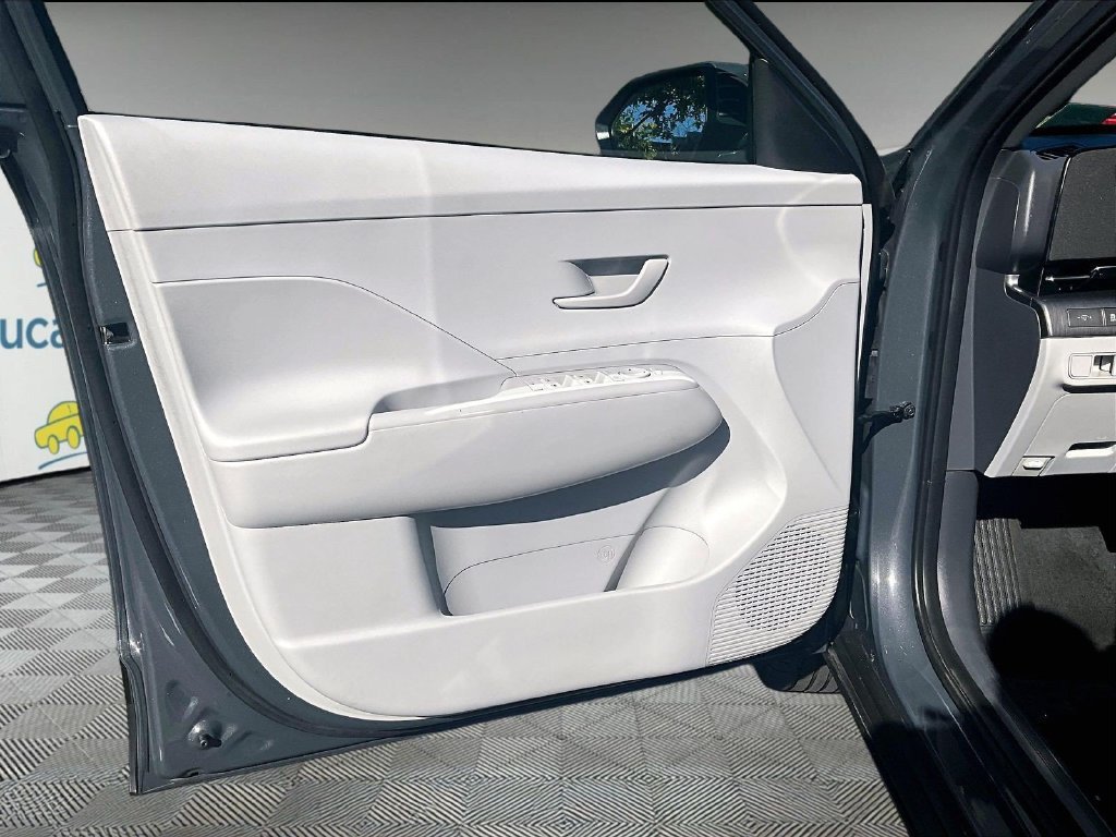 Used 2024 Hyundai Kona SEL AWD/4WD image 9