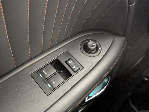 Used 2014 Dodge Challenger R/T image 15