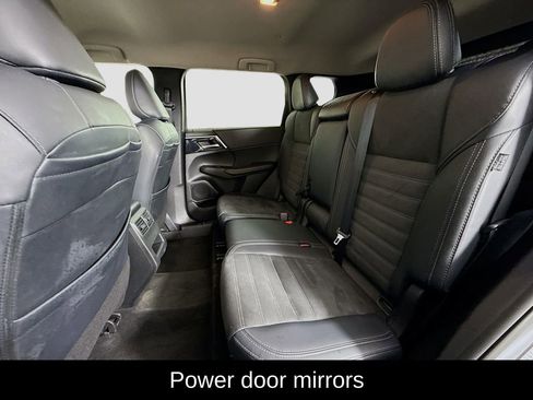 Used 2024 Mitsubishi Outlander SE image 11