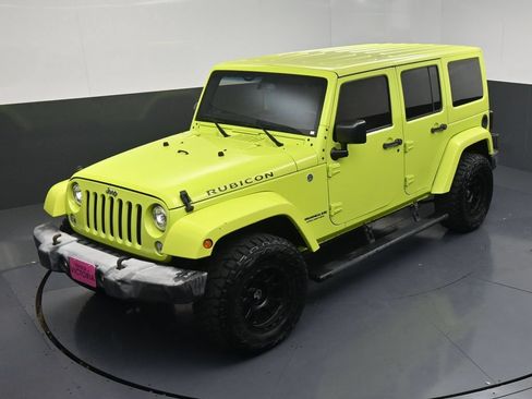 Used 2017 Jeep Wrangler Unlimited Rubicon w/ Connectivity Group AWD/4WD image 17