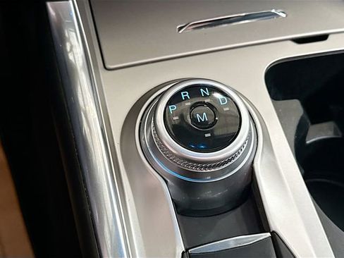 Used 2020 Ford Explorer XLT w/ Equipment Group 202A AWD/4WD image 14