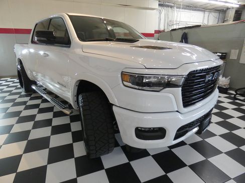 Used 2025 RAM 1500 Laramie w/ Sport Appearance Package AWD/4WD image 4