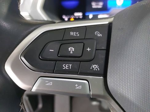 Used 2022 Volkswagen Tiguan SE AWD/4WD image 16