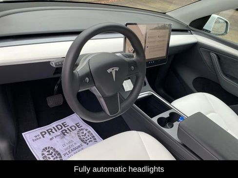 Used 2025 Tesla Model Y Long Range image 11