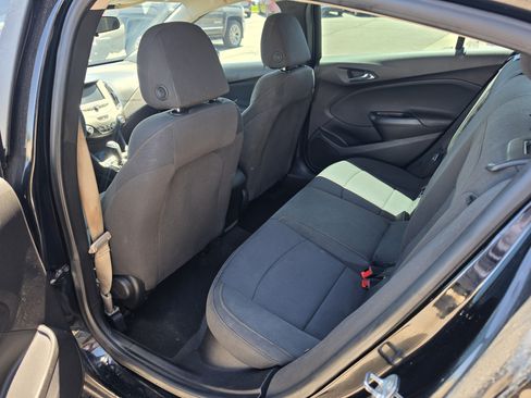 Used 2017 Chevrolet Cruze LS FWD image 18