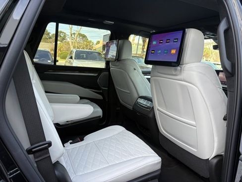 Certified 2026 Cadillac Escalade Platinum Sport w/ LPO, ONYX Package image 13