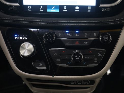 Used 2023 Chrysler Pacifica Touring-L w/ Road Tripper Package image 16