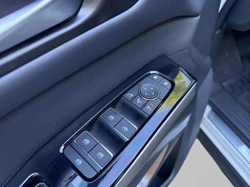 Used 2024 Nissan Pathfinder Platinum w/ Lighting Package (N92) AWD/4WD image 19