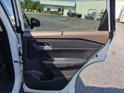 Used 2023 Nissan Rogue SL w/ SL Premium Package AWD/4WD image 32