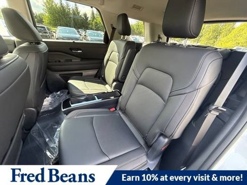 New 2026 Nissan Pathfinder SL w/ SL Premium Package AWD/4WD image 18
