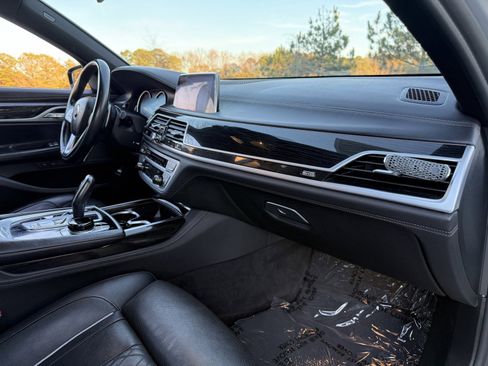 Used 2019 BMW 750i xDrive w/ Executive Package image 23