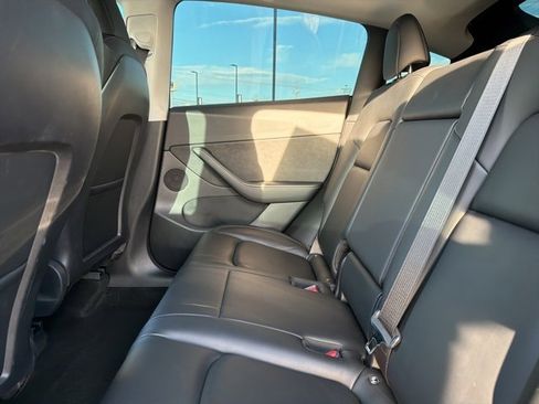 Used 2021 Tesla Model Y Long Range image 19