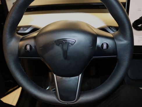Used 2023 Tesla Model Y Long Range AWD/4WD image 41