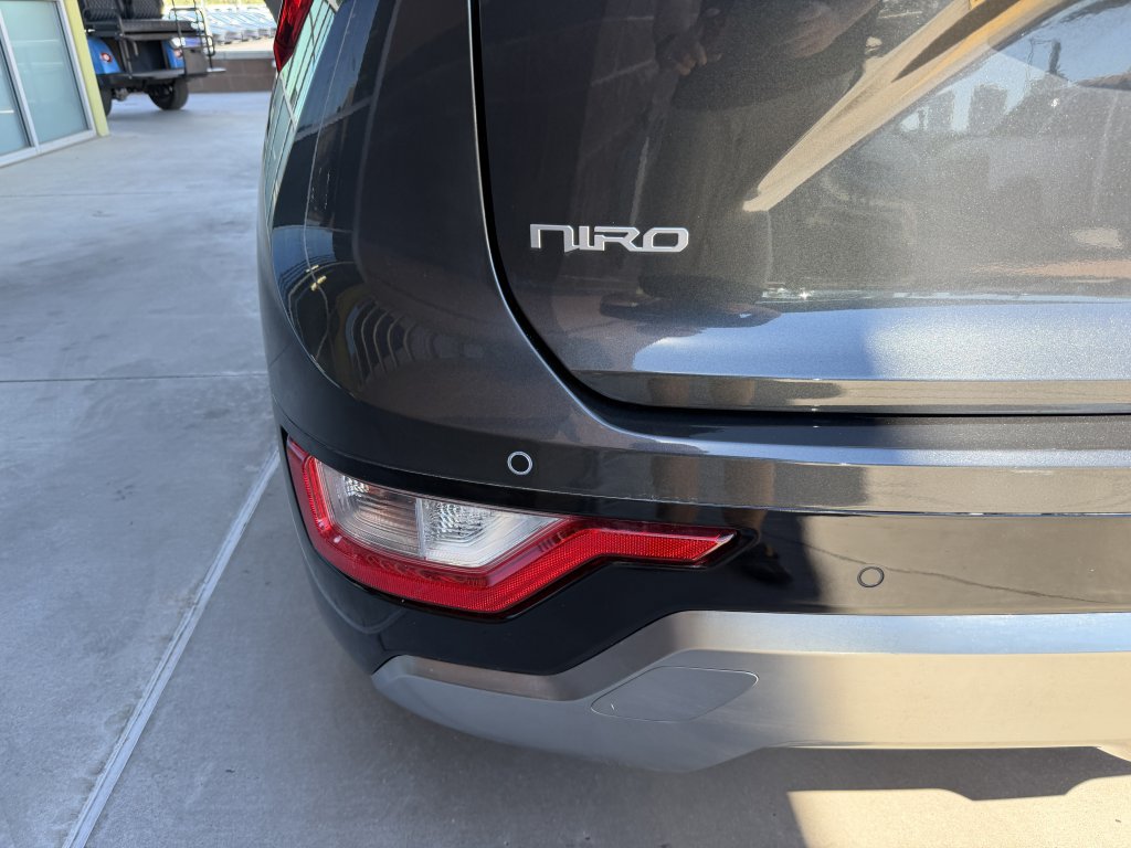 Used 2025 Kia Niro FWD image 14