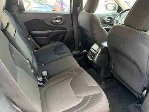 Used 2015 Jeep Cherokee Latitude w/ Comfort/Convenience Group AWD/4WD image 26