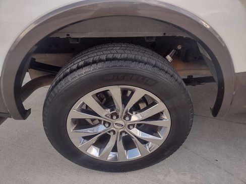 Used 2015 Ford F150 Lariat w/ Equipment Group 502A Luxury image 23