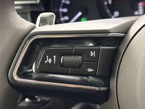 Used 2025 Porsche Macan image 17