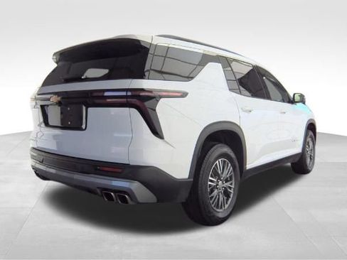 Used 2025 Chevrolet Traverse LT FWD image 39