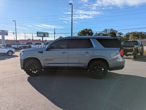 Used 2024 GMC Yukon Denali w/ Advanced Technology Package image 6