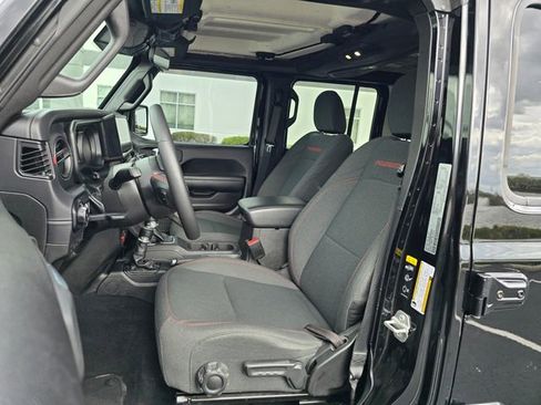 Used 2025 Jeep Wrangler Unlimited Rubicon AWD/4WD image 17