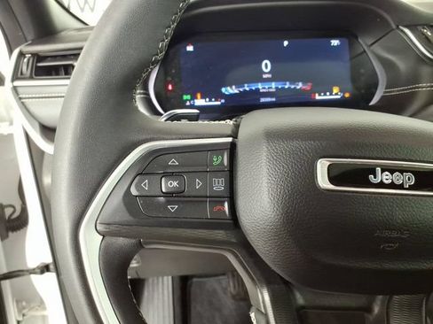 Used 2023 Jeep Grand Cherokee Altitude AWD/4WD image 17