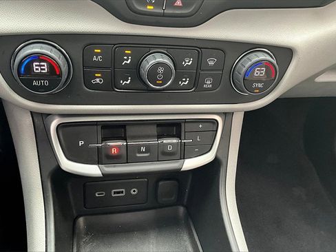 Used 2023 GMC Terrain SLE w/ Driver Convenience Package image 15
