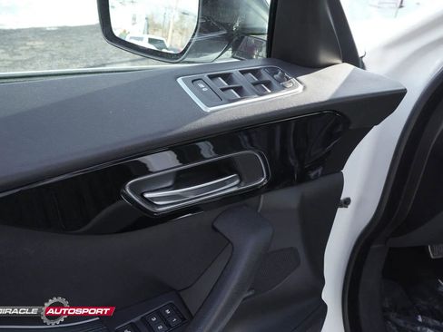 Used 2019 Jaguar F-PACE Premium image 16