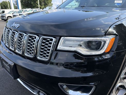 Used 2020 Jeep Grand Cherokee Overland AWD/4WD image 3