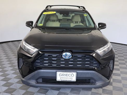 Used 2022 Toyota RAV4 XLE w/ Convenience Package AWD/4WD image 3