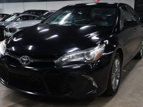 Used 2015 Toyota Camry SE image 1