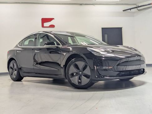 Used 2019 Tesla Model 3 Standard Range image 2