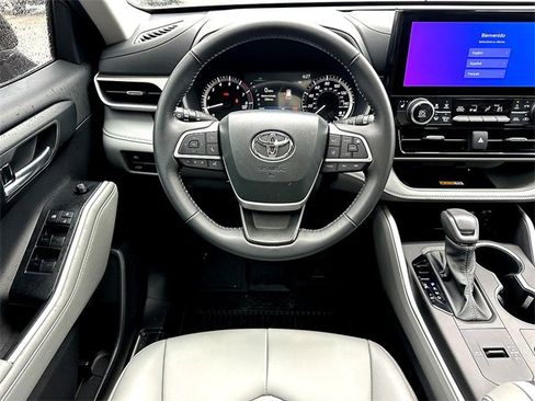 New 2025 Toyota Highlander XLE image 22