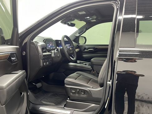 Used 2025 Chevrolet Tahoe High Country AWD/4WD image 2